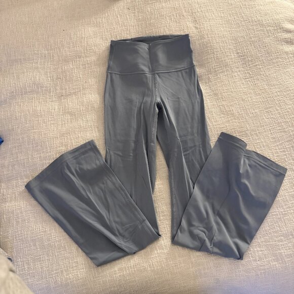 Lululemon Groove Super-High-Rise Nulu Flared Pant 32" - Chambray - Picture 4 of 5